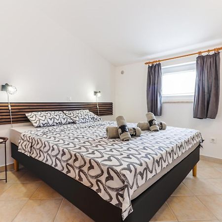Sunshine Apartments Funtana With Balcony And Sea View Extérieur photo