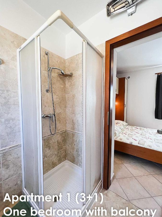 Sunshine Apartments Funtana With Balcony And Sea View Extérieur photo
