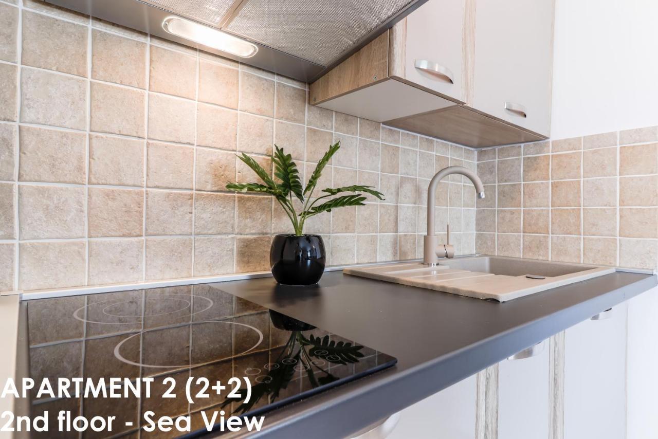 Sunshine Apartments Funtana With Balcony And Sea View Extérieur photo