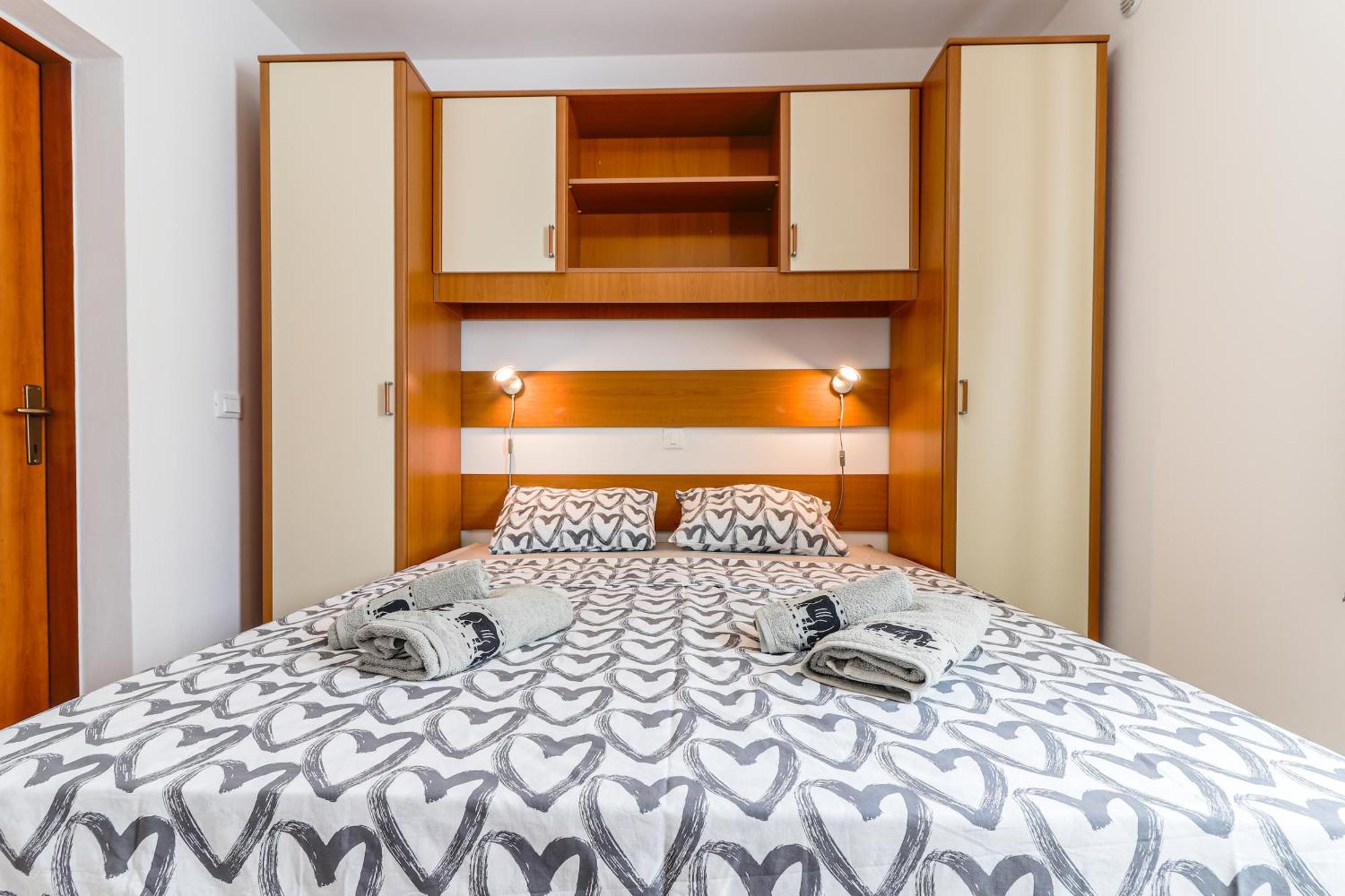 Sunshine Apartments Funtana With Balcony And Sea View Extérieur photo