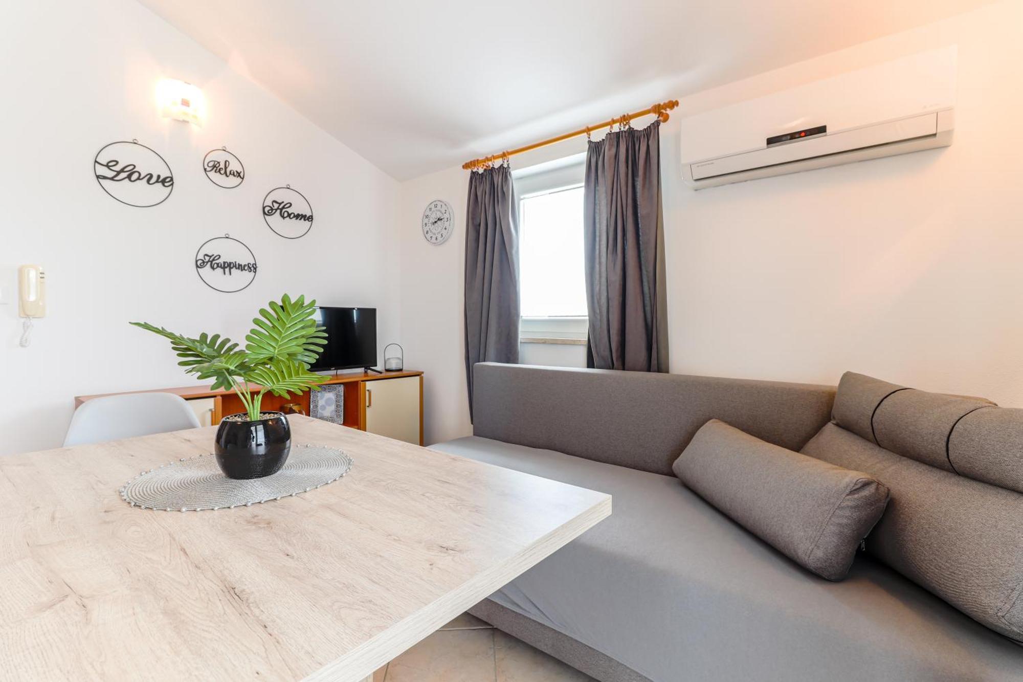 Sunshine Apartments Funtana With Balcony And Sea View Extérieur photo