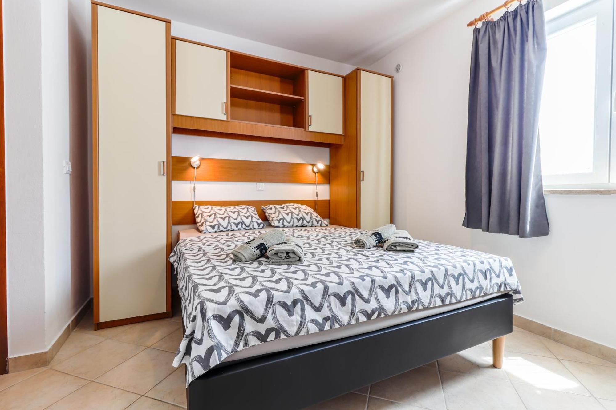 Sunshine Apartments Funtana With Balcony And Sea View Extérieur photo